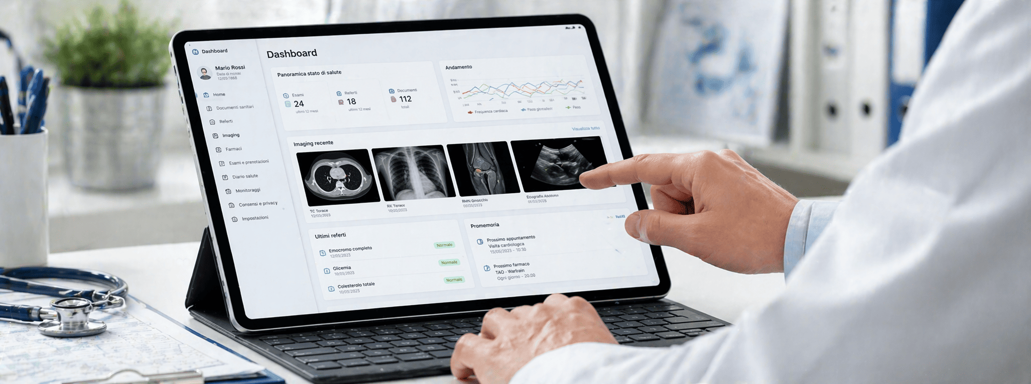 Dashboard e-health su tablet con imaging medico, referti e monitoraggio clinico